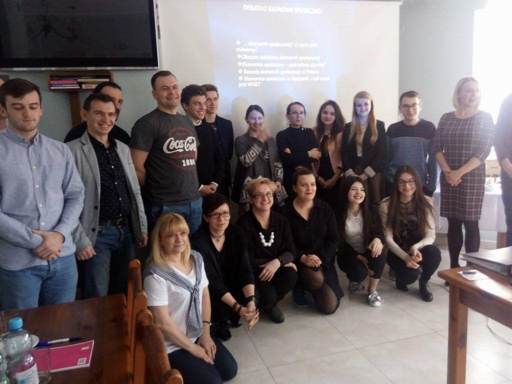 Wspólne zdjęcie uczestników debaty.<br/>fot.PWSW Przemyśl