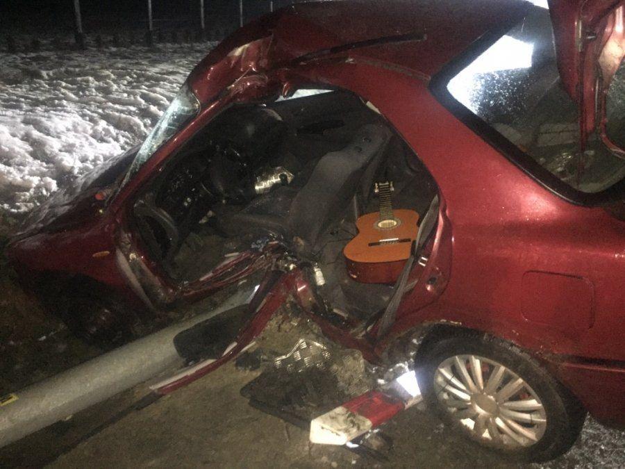 W wyniku wypadku auto zostało poważnie uszkodzone.<br/>fot.KPP Leżajsk