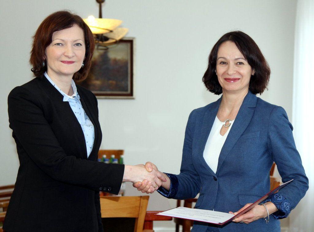 Ewa Leniart (z lewej) i Lucyna Podhalicz.<br/>fot.PUW Rzeszów