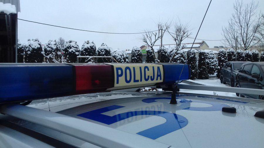 Policjanci na czas dotarli do mężczyzny, który błąkał się w lesie.<br/>fot.KWP Rzeszów