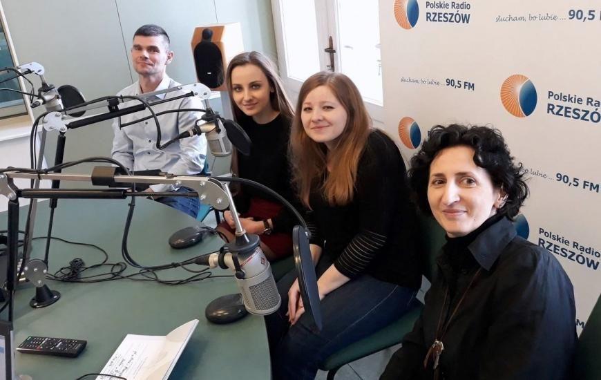 Aktorzy amatorzy z „Teatru u Julka” podczas wizyty w Radiu Rzeszów.<br/>fot.Bernadeta Szczypta