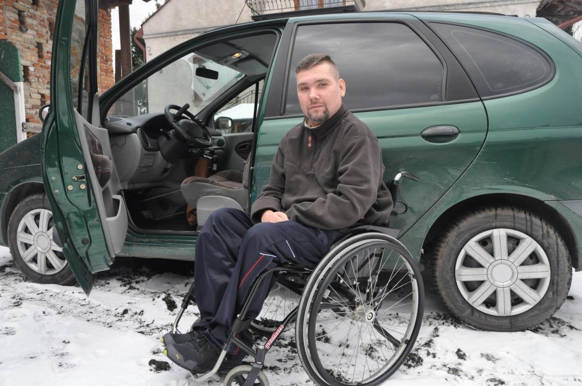 – Jazda samochodem to niesamowita rehabilitacja – mówi Grzegorz Demkiewicz.<br/>fot.Paweł Bugira