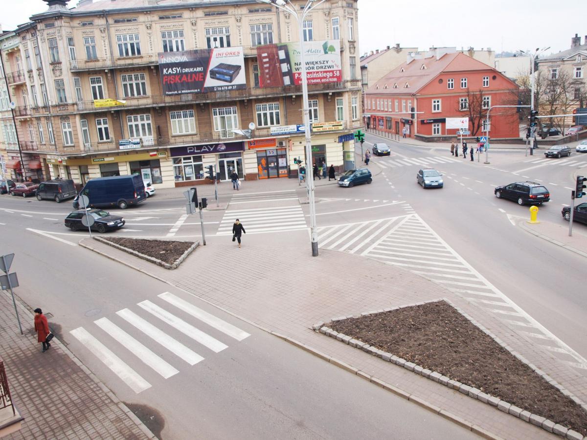 Przemyscy radni przekroczyli swoje kompetencje, „zobowiązując prezydenta miasta do podjęcia działań w celu zainicjowania procesu inwestycyjnego” w sprawie budowy ronda na placu Konstytucji 3 Maja. <br/>fot.Mariusz Godos