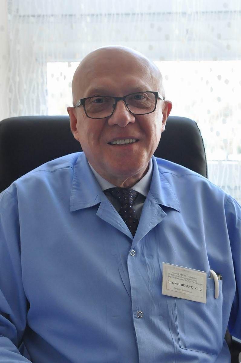 Dr n. med. Henryk Kluz od kilkunastu lat kieruje oddziałowi chorób dzieci w przemyskim szpitalu wojewódzkim. W zeszłym roku został wyróżniony przez Zarząd Główny Polskiego Towarzystwa Pediatrycznego za zasługi dla rozwoju pediatrii i wieloletnią współpracę z PTP. <br/>fot.Paweł Bugira