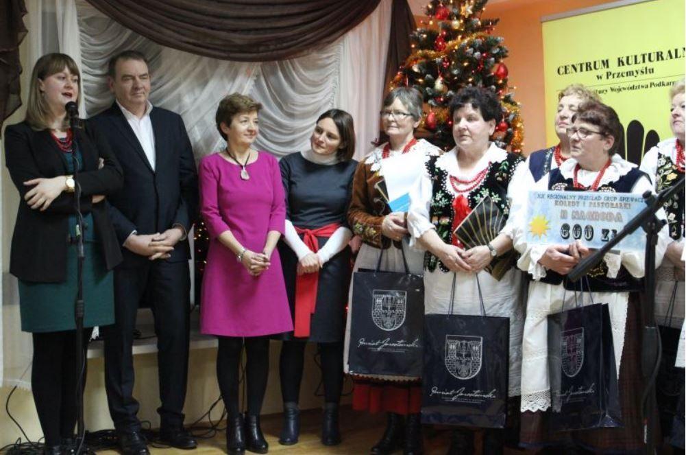 W tegorocznym przeglądzie udział wzięło 13 grup śpiewaczych i zespołów śpiewaczych z 4 powiatów.<br/>fot.UG Gać