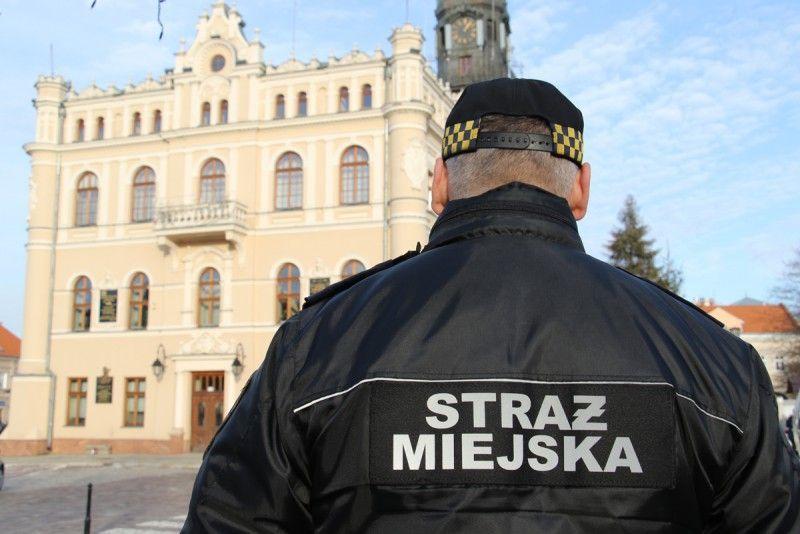 Jarosławska straż miejska rusza na pomoc kierowcom.<br/>fot.archiwum UM Jarosław