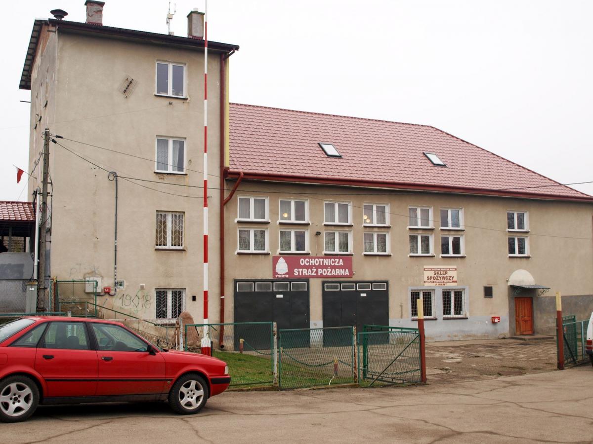 W Domu Ludowym w Wyszatycach obecnie działa kilka instytucji, ale nie ma co ukrywać, że warunki lokalowe są złe.<br/>fot.Mariusz Godos
