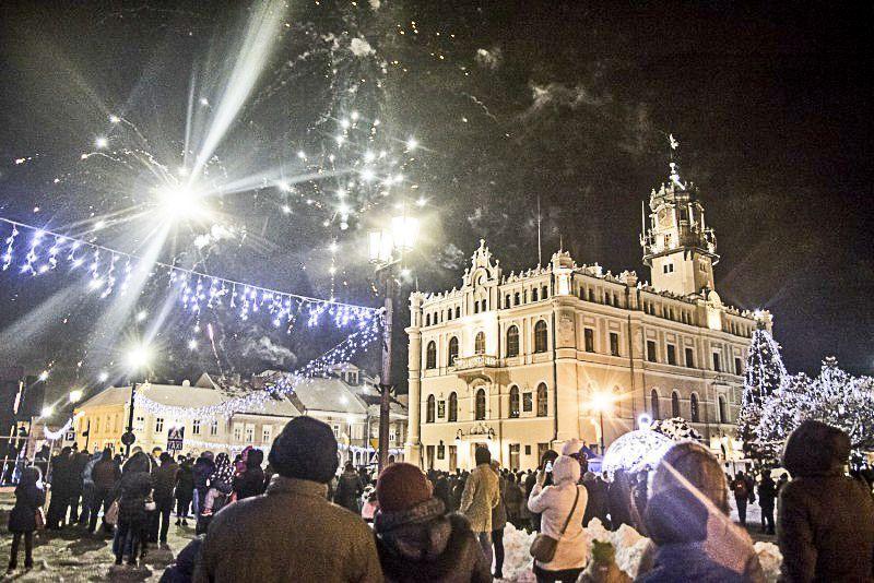 Ubiegłoroczny 25. finał WOŚP na jarosławskim Rynku.<br/>fot.UM Jarosław