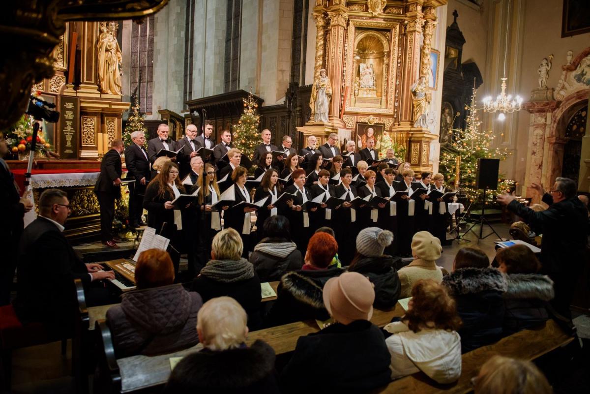 Koncert noworoczny Archidiecezjalnego Chóru „Magnificat” w przemyskiej bazylice archikatedralnej.  <br/>fot.Anna Kędzior