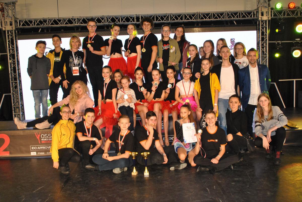 W bardzo prestiżowej, międzynarodowej imprezie pod nazwą „World Dance Week Festival OSSA’2017” w Rawie Mazowieckiej wystartowała ok. 60-osobowa reprezentacja przemyskiej Szkoły Tańca „A – Z”.<br/>fot.ze zbiorów Szkoły Tańca A – Z