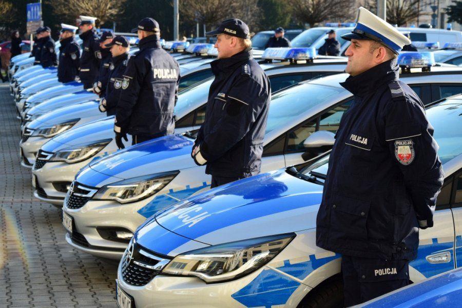 Do podkarpackich policjantów trafiło 45 nowych samochodów o wartości ponad 2 milionów złotych.<br/>fot.KWP Rzeszów