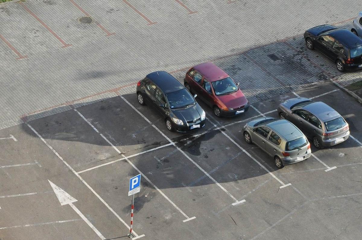 Nowe zasady tworzenia miejsc parkingowych wejdą 1 stycznia 2018 r. <br/>fot.Paweł Bugira