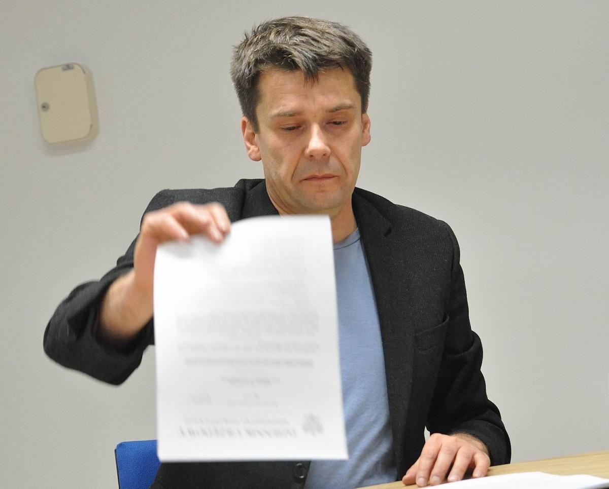 – Uzasadnienie jest manipulacją dostosowaną do potrzeby podwyżek – uważa Błażej Wilk.<br/>fot.Paweł Bugira