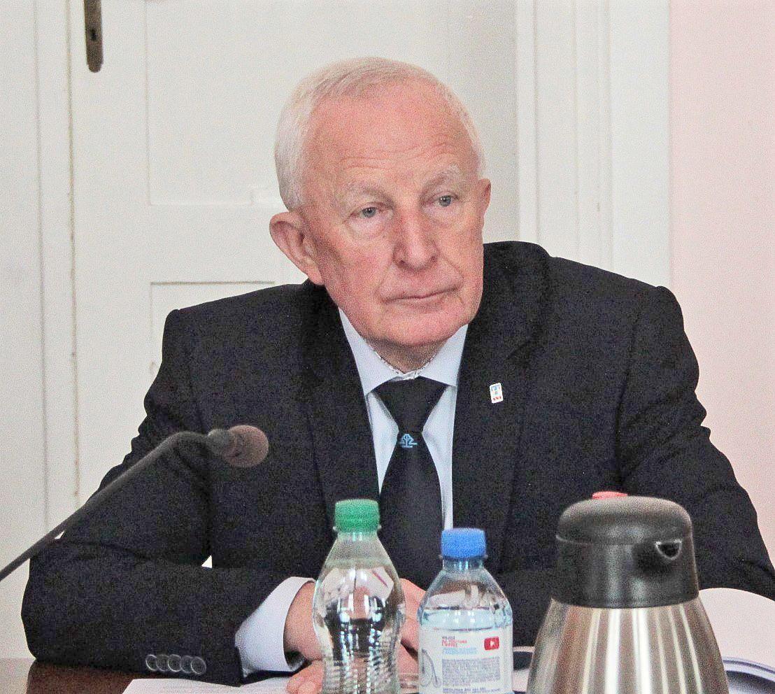 Projekt uchwały o obniżeniu podatków zgłosił w imieniu klubu radnych PiS Antoni Lotycz.<br/>fot.Roman Kijanka