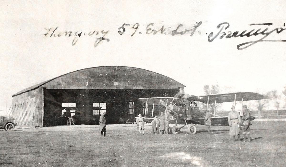 Dwupłatowiec LVG C V należący do 1 Eskadry Wielkopolskiej. 1919 r.