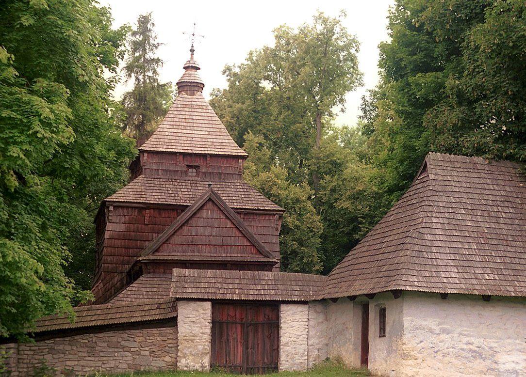 Zespół cerkiewny pw. św. Paraskewy w Radrużu jest jednym z najcenniejszych przestrzennych założeń cerkiewnych w Polsce.<br/>fot.Ryszard Kosterkiewicz