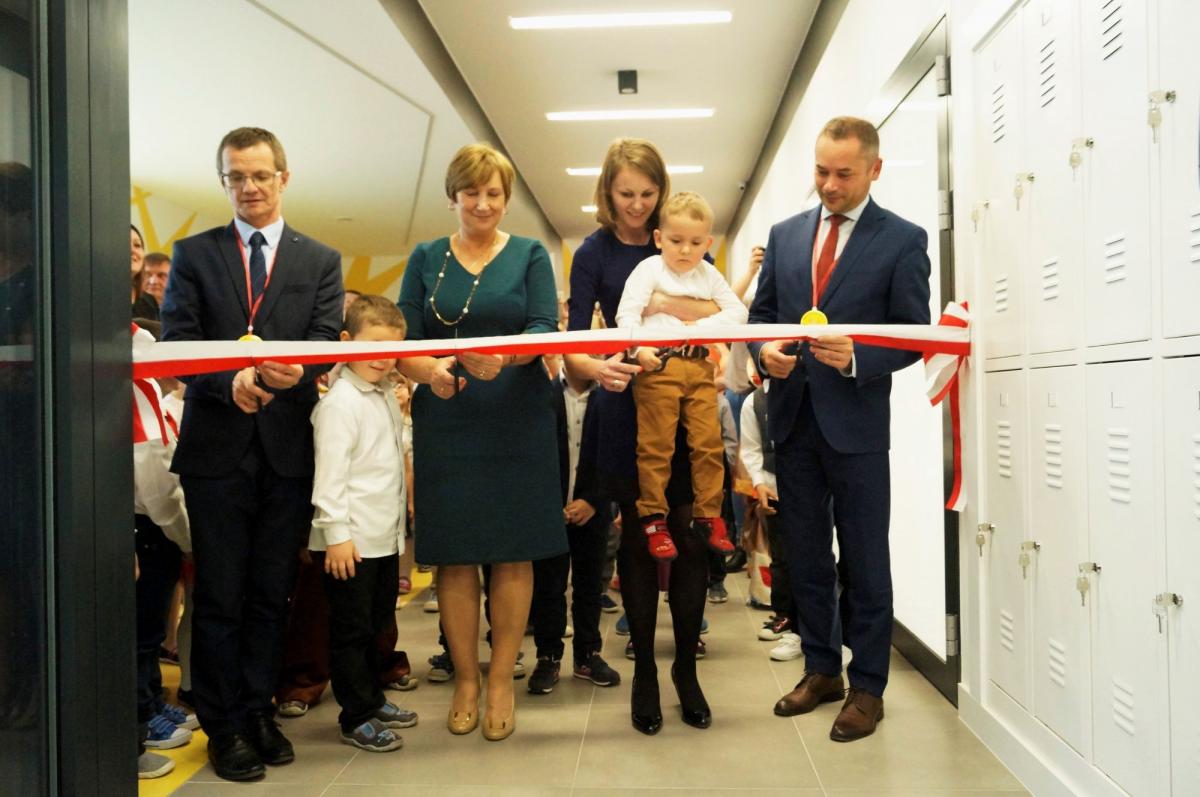 Działalność placówki zainaugurowało uroczyste przecięcie wstęgi.<br/>fot.Marcin Materniak