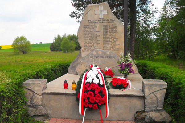 W 1975 roku w Lipsku koło Narola wzniesiono pomnik i umieszczono na nim imiona i nazwiska poległych w majową noc 1944 roku.