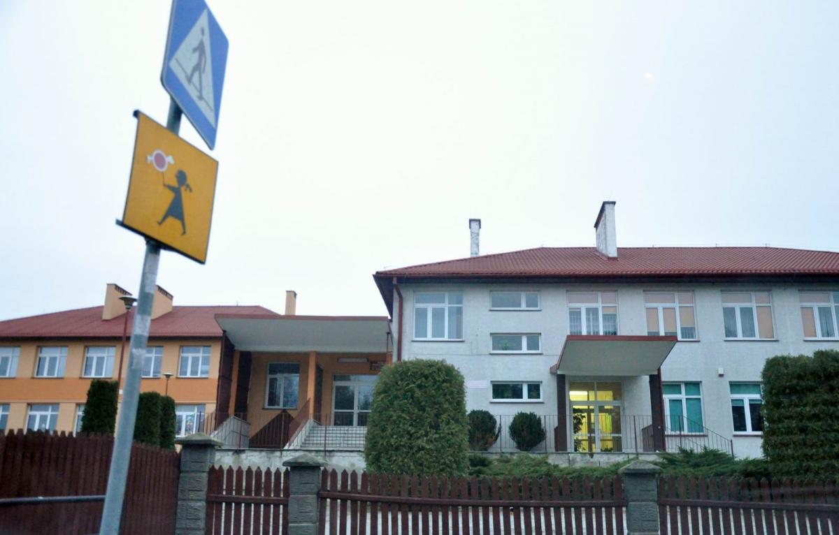 W gminie Wielkie Oczy istnieją dwa zespoły szkół: w Wielkich Oczach (na zdjęciu) i w Łukawcu.<br/>fot.Paweł Bugira