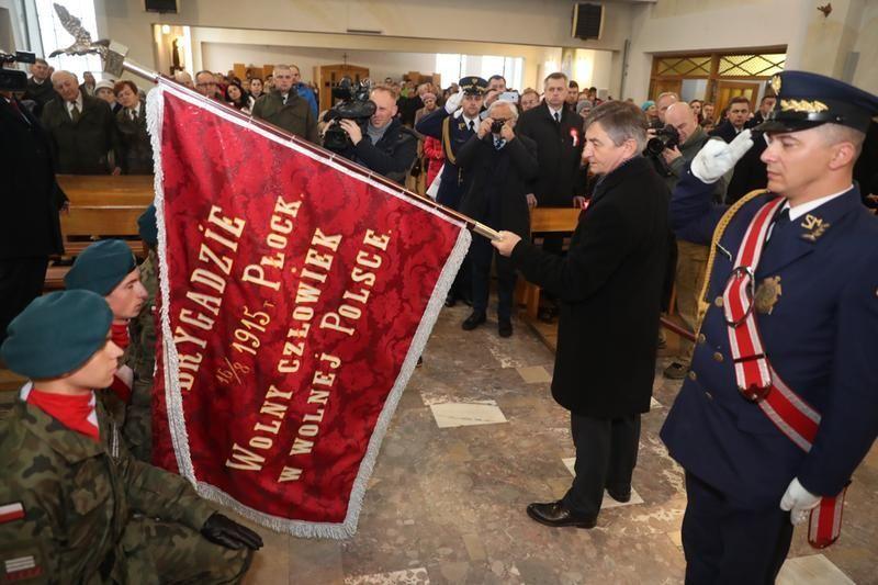 Marek Kuchciński, marszałek Sejmu RP, podczas przekazania sztandaru.<br/>fot.Paweł Kula/Kancelaria Sejmu RP