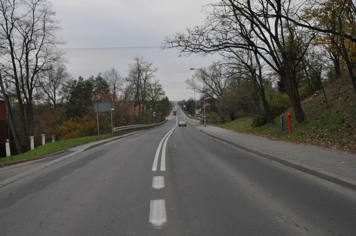Proste odcinki skłaniają niektórych kierowców do mocniejszego naciśnięcia na pedał gazu.<br/>fot.Paweł Bugira
