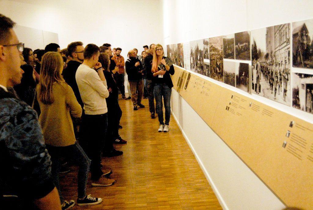 Prezentowane na wystawie Węgierskie Lwy Judy w Galicji 1914-1918 fotografie, dokumenty, mundury stanowią poświadczenie zaangażowania węgierskich Żydów w walki toczące się na froncie wschodnim podczas I wojny światowej.<br/>fot.Michał Krzemiński