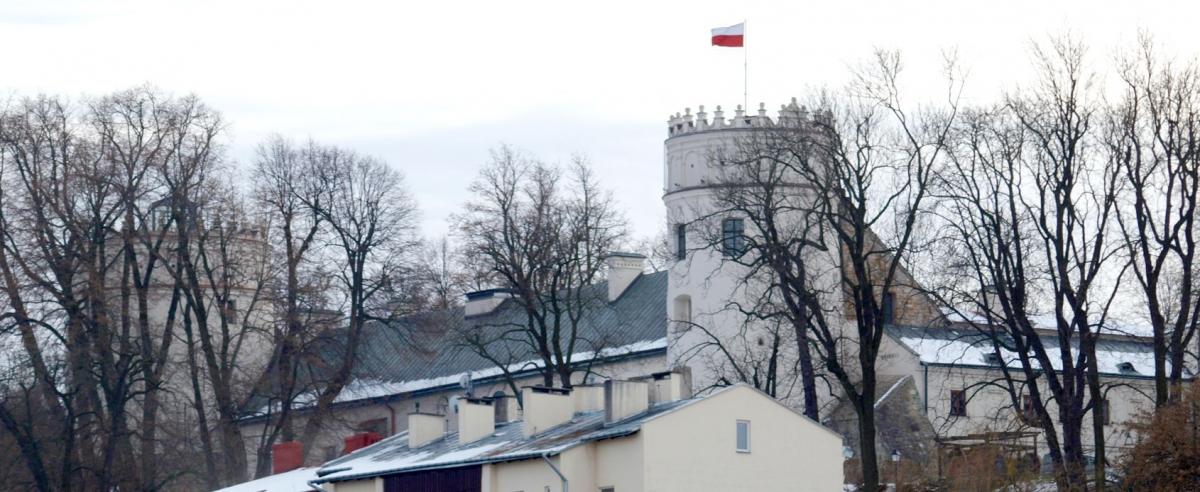 Remont posadzki tarasu baszty północnej (z prawej) Zamku Kazimierzowskiego to jedno z zadań projektu.<br/>fot.Mariusz Godos