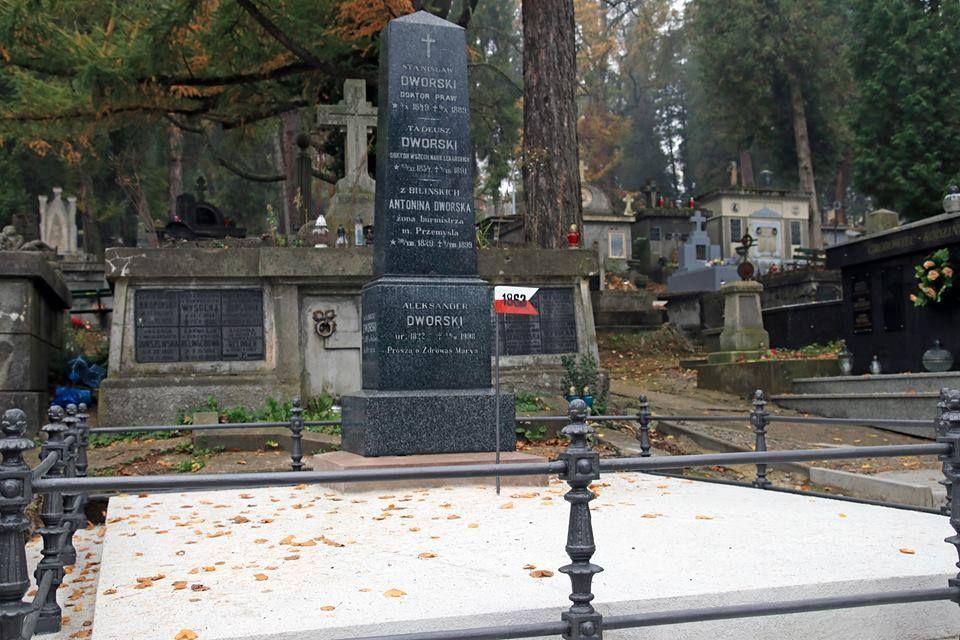 Odrestaurowany grobowiec rodzinny Dworskich z prochami Aleksandra Dworskiego – społecznika, adwokata, posła do Rady Państwa oraz Sejmu Krajowego Galicji, wieloletniego burmistrza Przemyśla.<br/>fot.ze zbiorów własnych