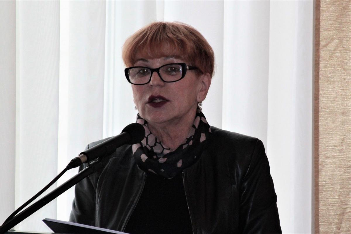 Lucyna Paulo, naczelnik wydziału edukacji i spraw społecznych w jarosławskim starostwie wyjaśniała, że zmiany w szkołach zawodowych, technikach i liceach mają sprostać wymaganiom rynku pracy oraz utrzymać szkolnictwo na odpowiednim poziomie mimo nie rozpieszczającej subwencji i malejącej liczby uczn