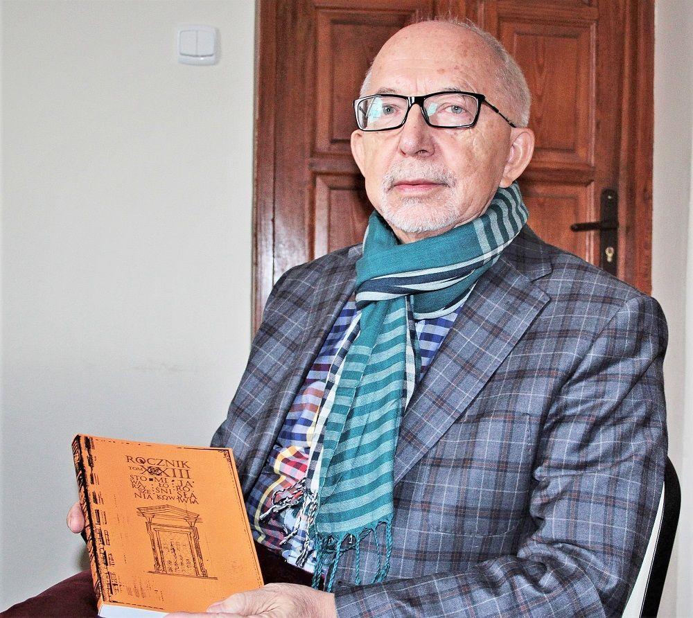 – Roczniki są bogatym zbiorem informacji nie tylko o historii Jarosławia. Bieżący tom to ciekawe i interesujące opracowania z różnych okresów, dotyczące całego regionu – zapewnia Tadeusz Słowik, prezes SMJ. <br/>fot.Roman Kijanka