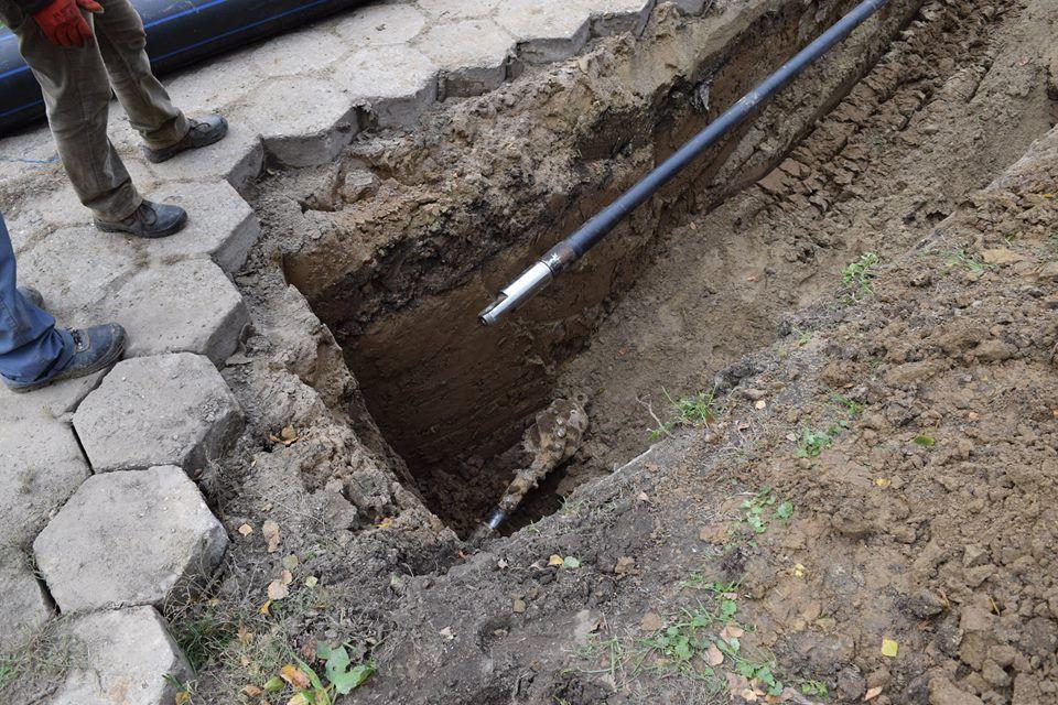 Drogę pod rzeką torowała rura zakończona głowicą.<br/>fot.Roman Kijanka