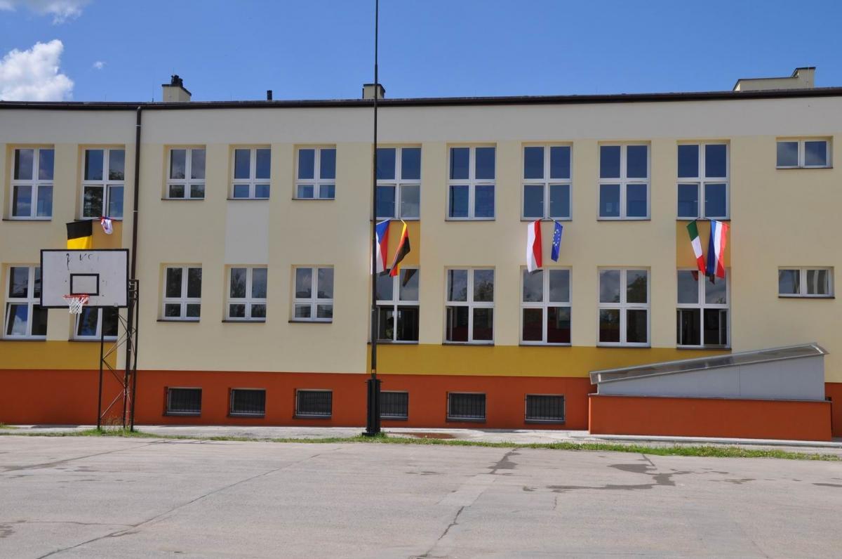 Według zapowiedzi za trzy lata Szkoła Podstawowa nr 14 będzie się cieszyć z nowej sali gimnastycznej.<br/>fot.Paweł Bugira