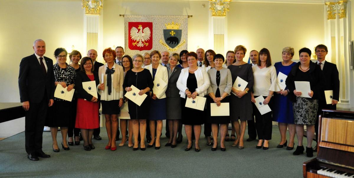 Nauczyciele wyróżnieni Nagrodą Prezydenta Miasta Przemyśla.<br/>fot.UM Przemyśl