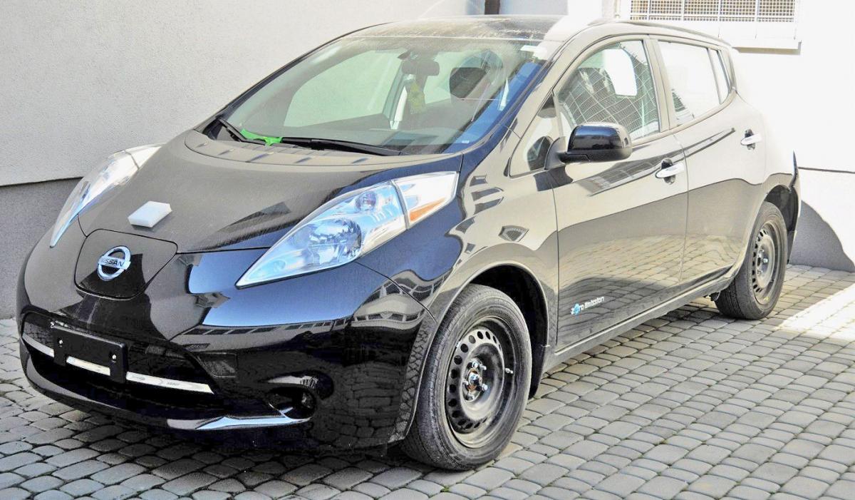 Nissan nie pojechał na Ukrainę, bo przewożący nie mieli pozwolenia na transport niebezpiecznych odpadów.<br/>fot.serwis BiOSG