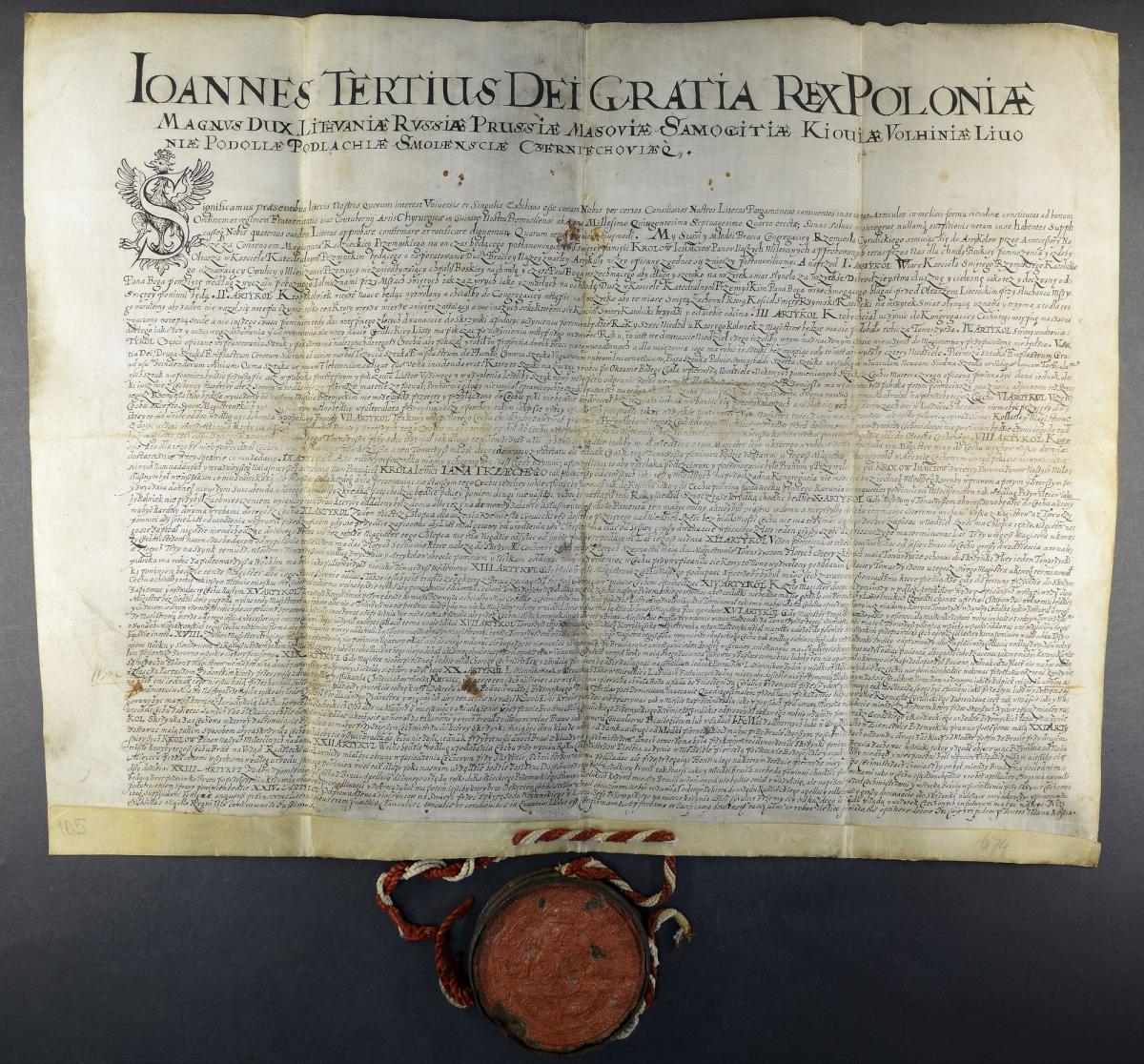 Rękopiśmienny pergaminowy statut cyrulików przemyskich powrócił już do Archiwum Państwowego w Przemyślu.<br/>fot.Grzegorz Łanocha/Archiwum Państwowe Przemyśl