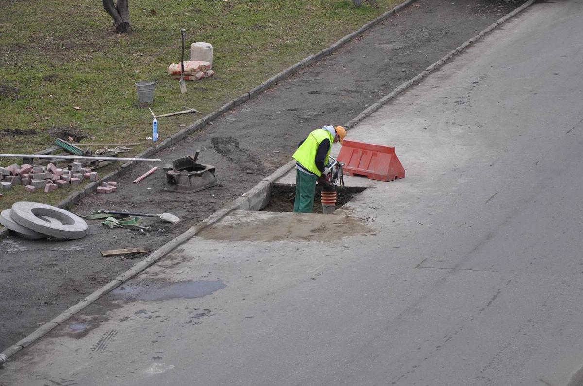 Do zadań Zakładu Robót Drogowych należało wykonywanie mniejszych remontów dróg w mieście. <br/>fot.Paweł Bugira