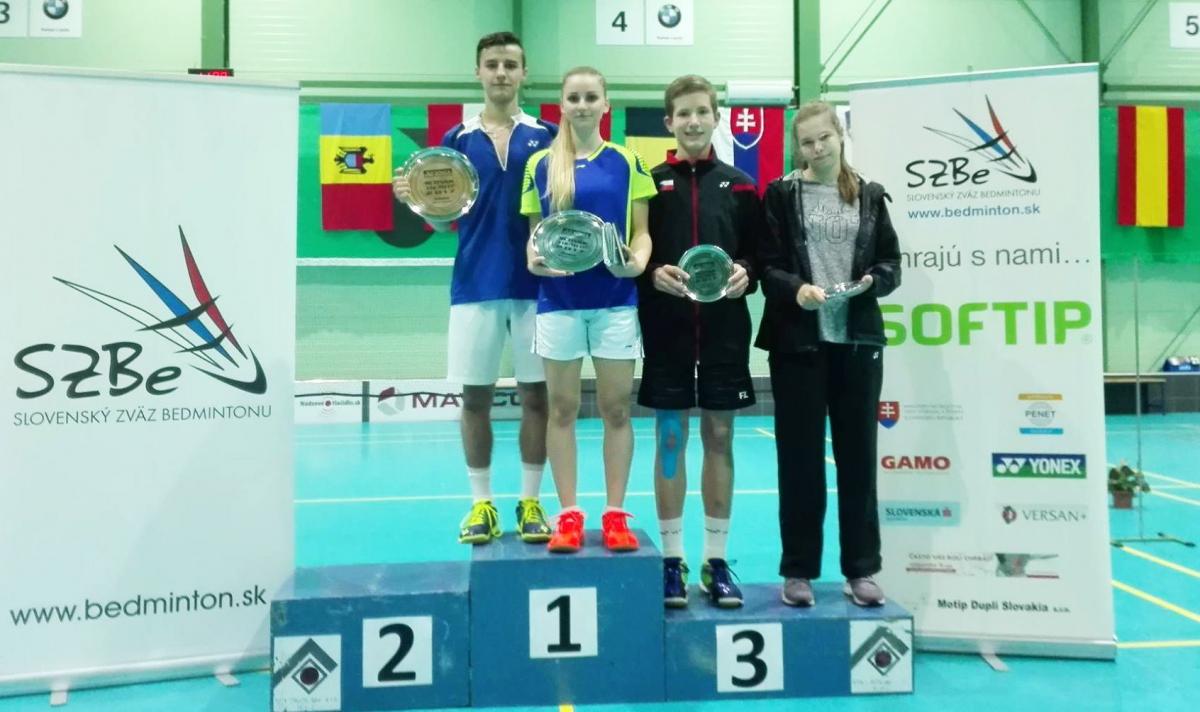 Patryk Kordek i Dominika Kwaśnik na najwyższym stopniu podium.<br/>fot.ze zbiorów własnych