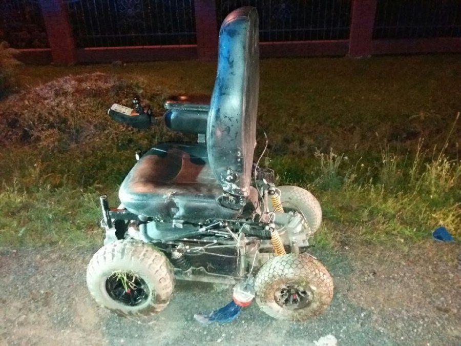Mieszkaniec gminy Brzozów się poruszał się prawą stroną jezdni na elektrycznym wózku inwalidzkim.<br/>fot.KPP Brzozów