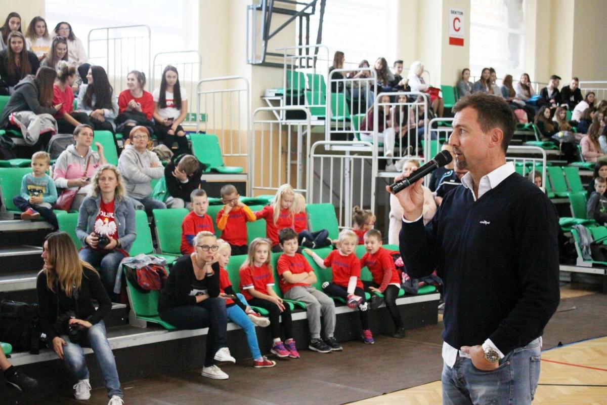 Jerzy Dudek podczas spotkania z przemyską młodzieżą w hali POSiR.<br/>fot.Kamil Krukiewicz
