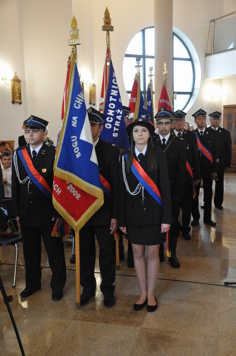 Strażacy w mundurach galowych.<br/>fot.Paweł Bugira