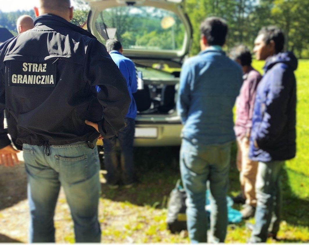 Imigranci trafili do ośrodka w Lesznowoli.
