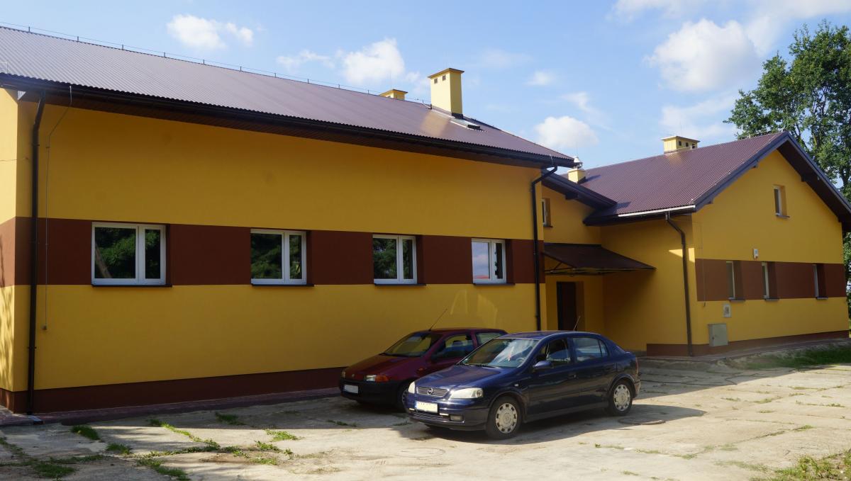 Obecnie budynek stacji uzdatniania wody w Piwodzie jest obiektem estetycznym architektonicznie, wyposażonym w najnowsze technologie do uzdatniania wody.<br/>fot.UG Wiązownica