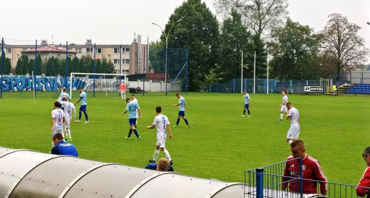 Mecz JKS 1909 Jarosław z Karpatami Krosno był dla obu ekip meczem o „sześć” punktów. Oba zespoły musiały zadowolić się... jednym.<br/>fot.Dominik Budzowski