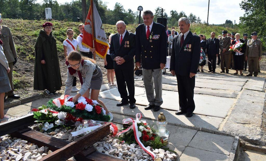 Pomnik upamiętniający 122 osoby, które zginęły w Werchracie w wyniku nalotów hitlerowców jest najbardziej oryginalnym obiektem w regionie.<br/>fot.Stowarzyszenie Spadkobierców Polskich Kombatantów II Wojny Światowej Okręg Roztoczański