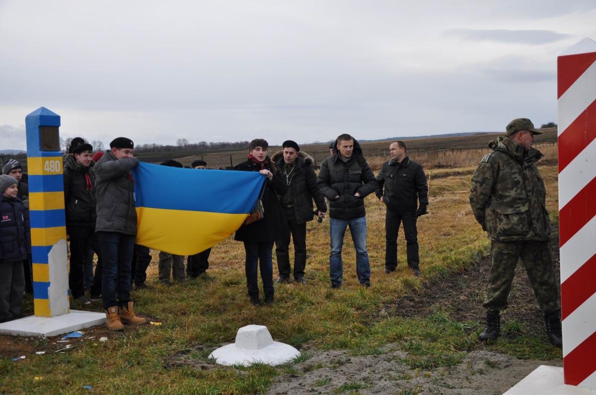 W miejscu, gdzie ma się znajdować przejście graniczne Malhowice – Niżankowice, od kilku lat odbywa się przekazanie Betlejemskiego Światła Pokoju z Polski na Ukrainę. <br/>fot.Paweł Bugira