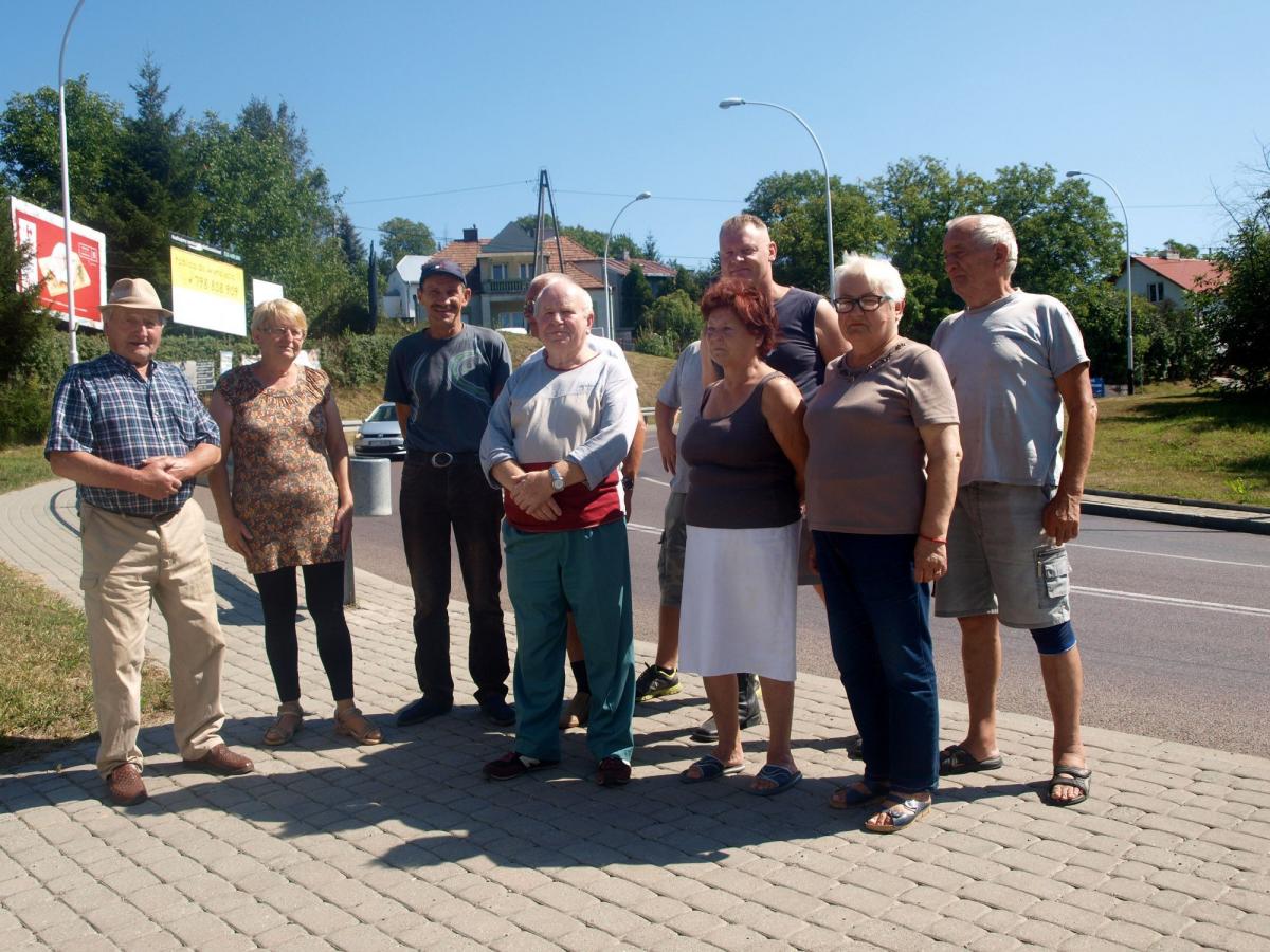 Na umówione spotkanie przyszła spora grupa sfrustrowanych mieszkańców. W większości starszych, ale są i młodsi, zdegustowani postawą osób władnych w mieście.<br/>fot.Mariusz Godos