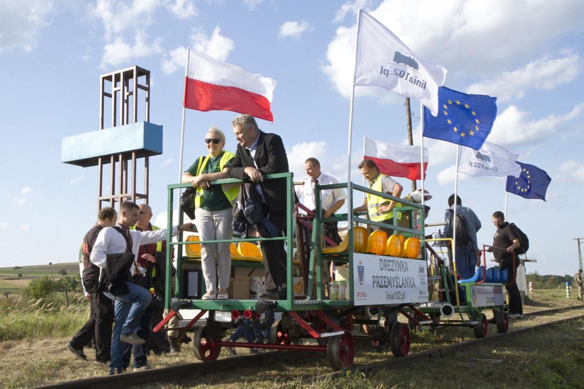 Maria Tokarska Żywczak (skarbnik stowarzyszenia „Linia 102”) i prezydent Hamryszczak na „Przemyślance”.<br/>fot.Jacek Szwic