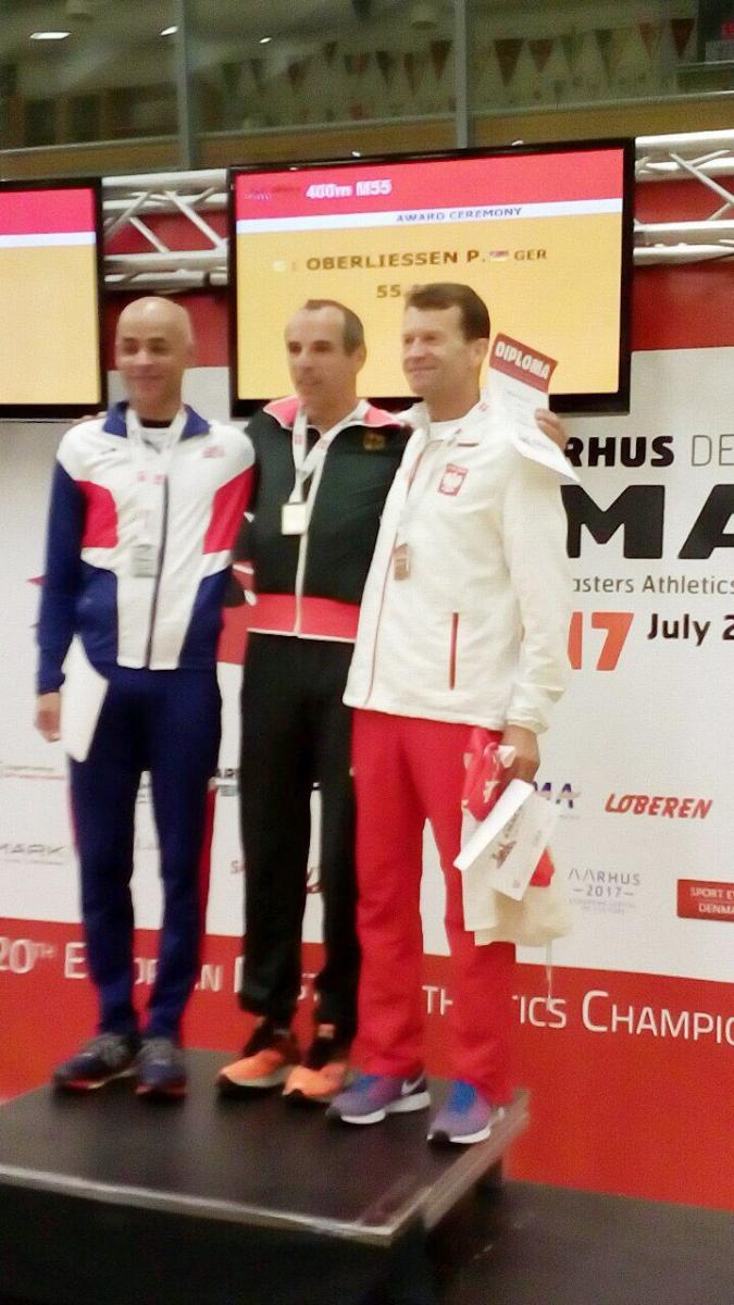 Jan Cząstka (z prawej) na podium Mistrzostw Europy Weteranów w duńskim Aarhus.<br/>fot.ze zbiorów własnych