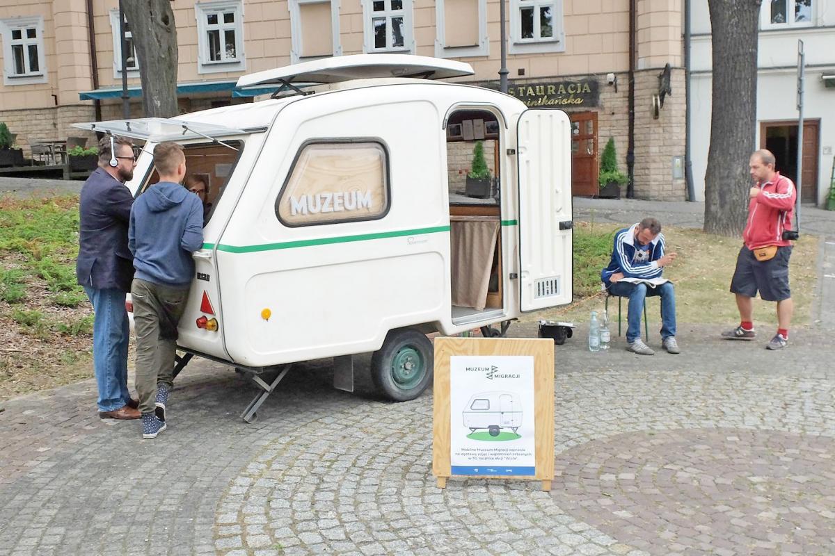Na dwa dni zatrzymało się w Przemyślu Mobilne Muzeum Emigracji.<br/>fot.Jacek Szwic