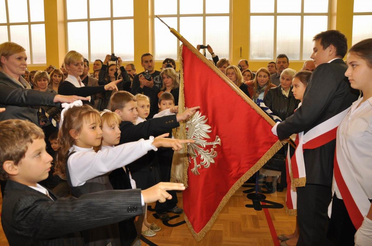 Rozpoczęcie nowego roku szkolnego jest szczególnym wydarzeniem zwłaszcza dla pierwszoklasistów. <br/>fot.Paweł Bugira
